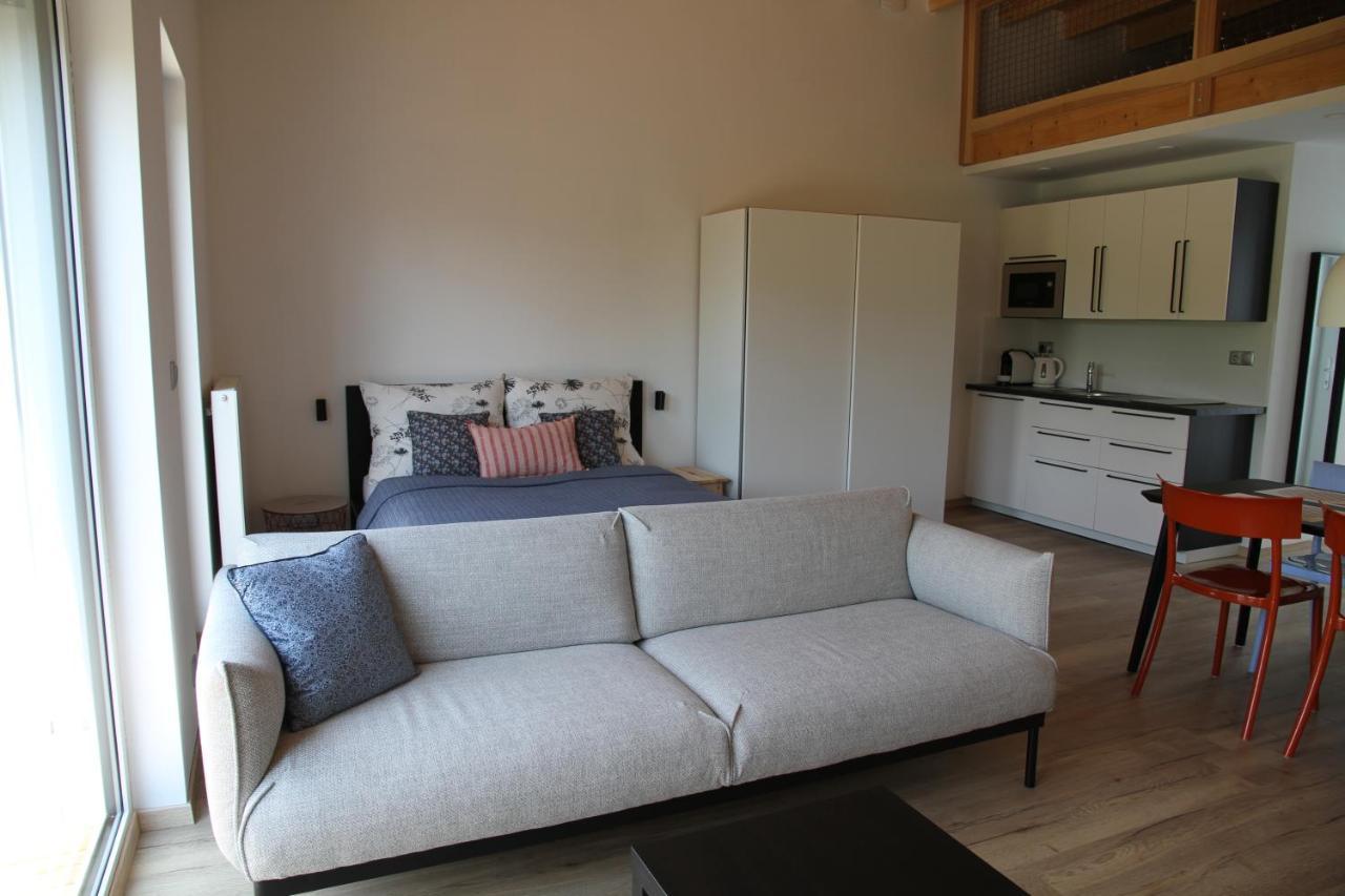 Apartmany Hluboka Nad Vltavou S Vyhledem Na Zamek Exterior photo