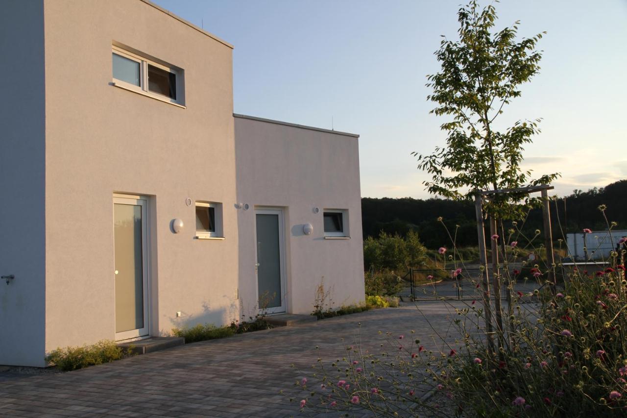 Apartmany Hluboka Nad Vltavou S Vyhledem Na Zamek Exterior photo