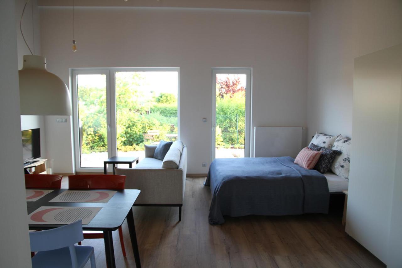 Apartmany Hluboka Nad Vltavou S Vyhledem Na Zamek Exterior photo